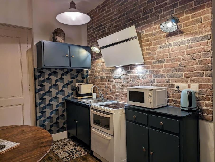 L'Appartement Du Voisin D'Hugo Безансон Экстерьер фото